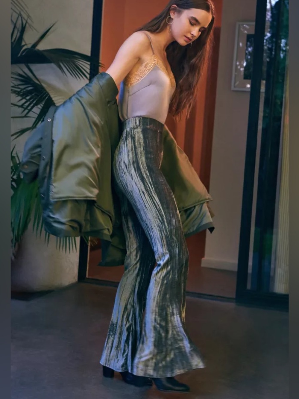 New!Urban Outfitters Alura Texture Velvet Flare Pants Sz XL